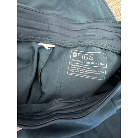 Figs Technical Collection Rafaela Women's Medium Oversized Scrub Top And Pants - Picture 3 of 4